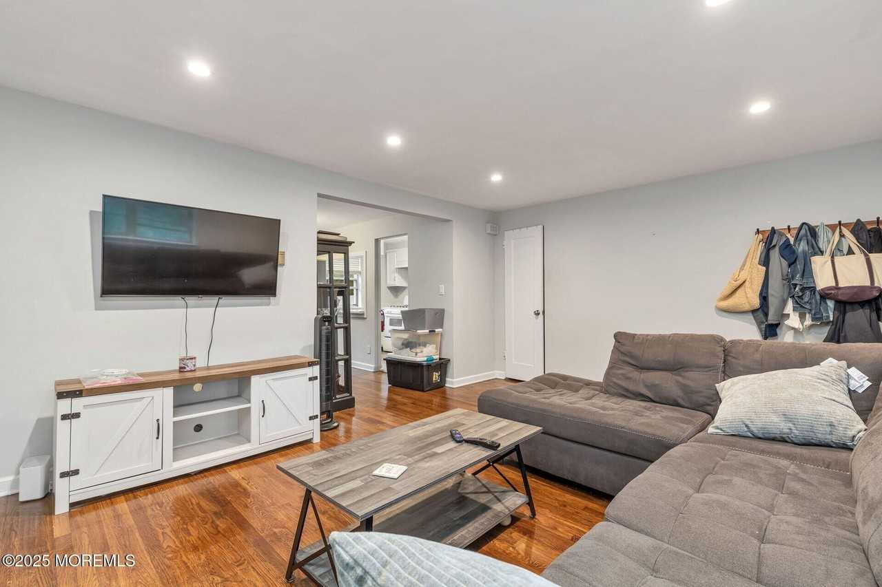 32 Manor Dr Unit 303 #303 - Photo 5 of 19