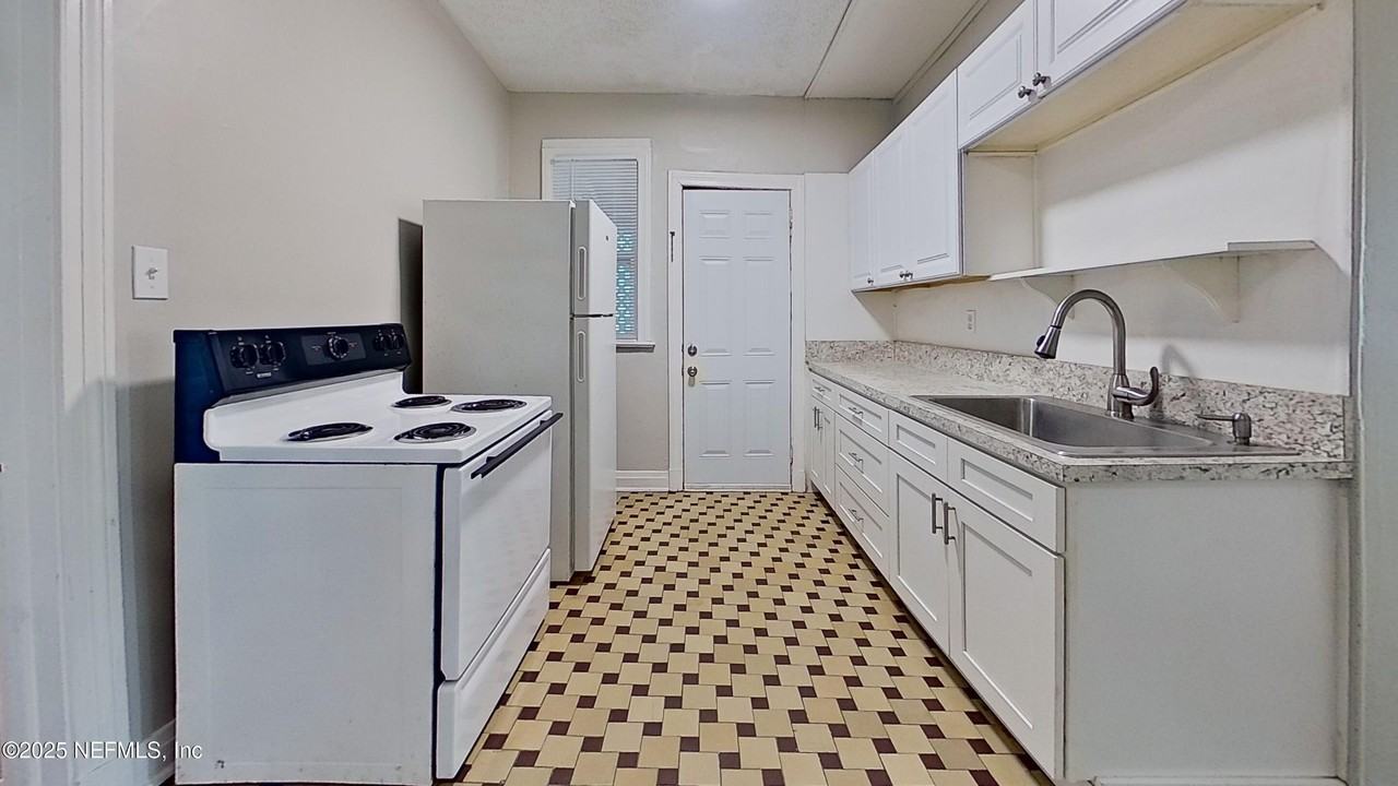 938 Cordova Pl Apt 3 #3 - Photo 6 of 19