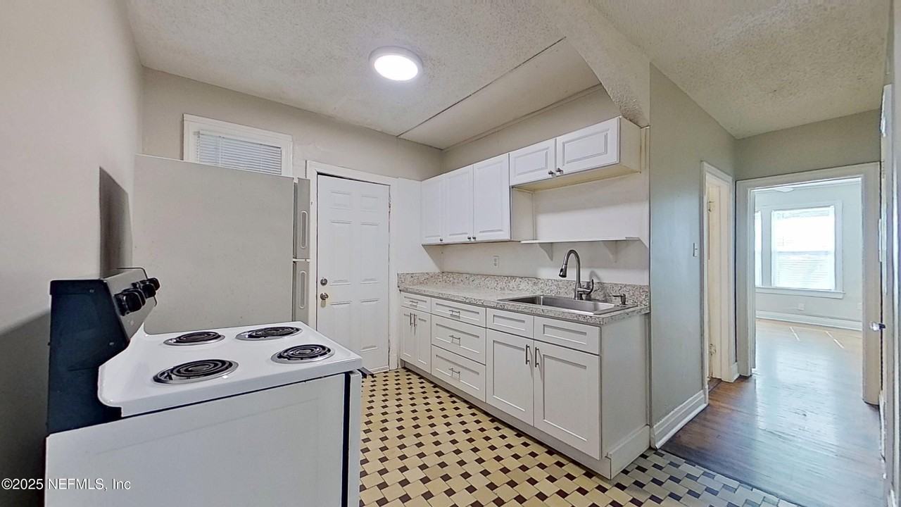 938 Cordova Pl Apt 3 #3 - Photo 7 of 19