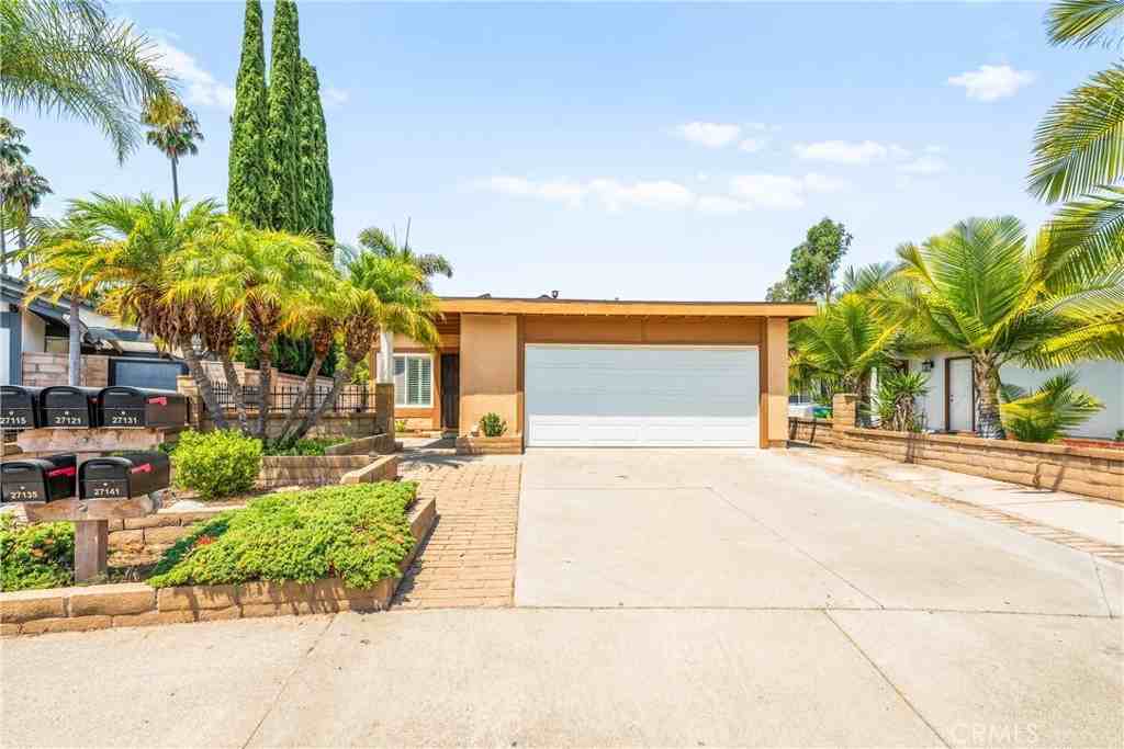 27131 La Fuente - Photo 2 of 50