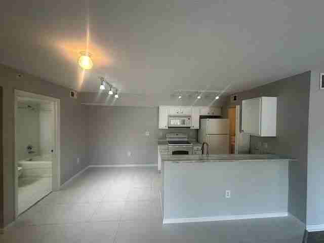 141 Sw Palm Dr - Photo 4 of 25