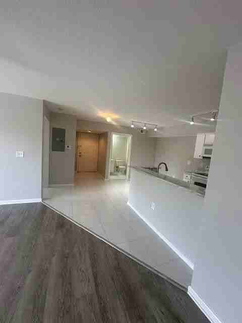 141 Sw Palm Dr - Photo 6 of 25