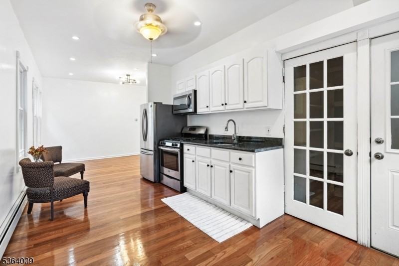 726-728 Fay Ave Unit 1 - Photo 4 of 27