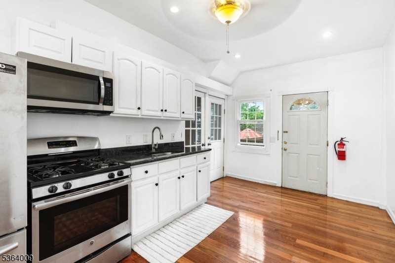 726-728 Fay Ave Unit 1 - Photo 5 of 27