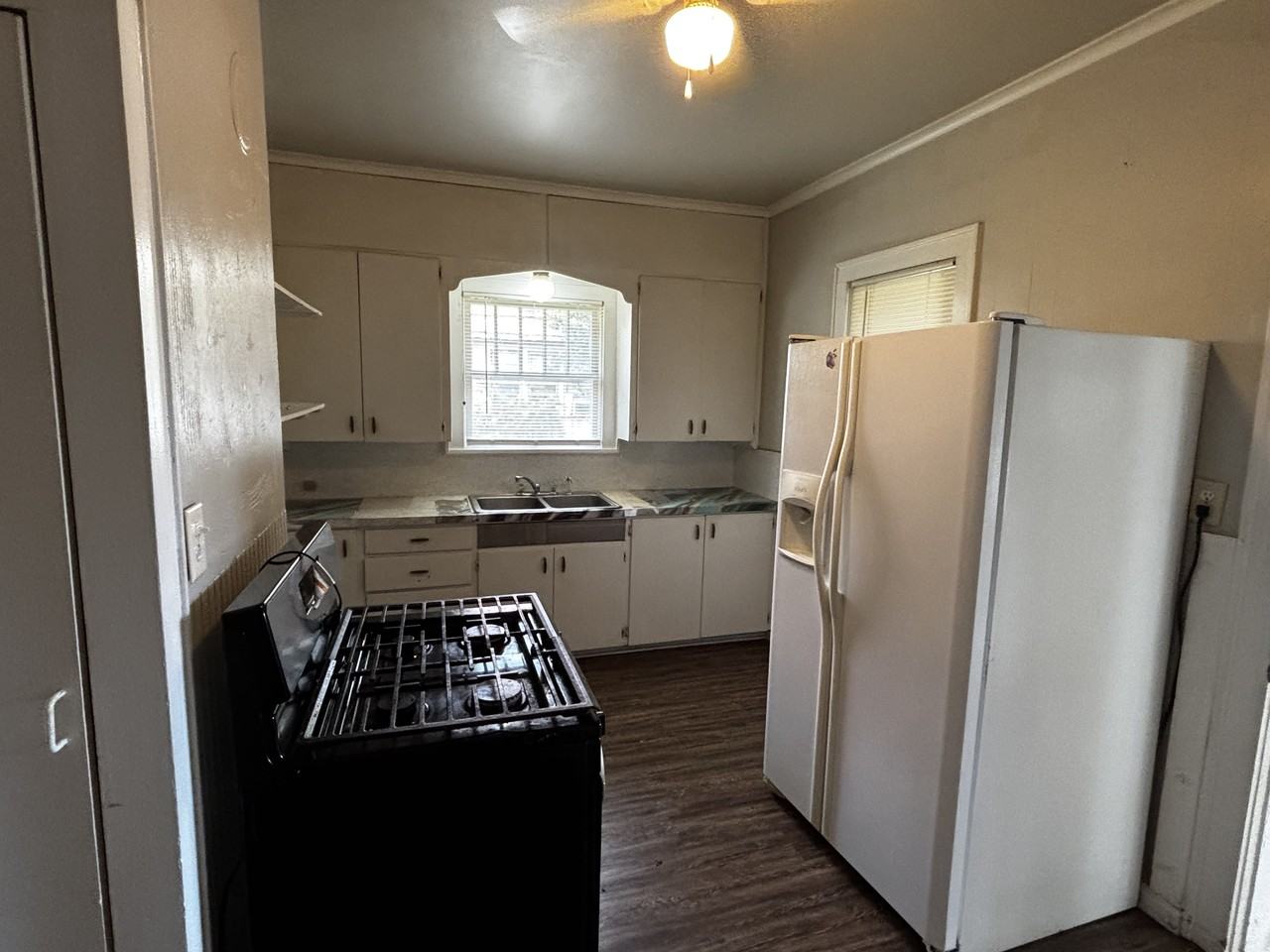 319 S Rogers St - Photo 7 of 18