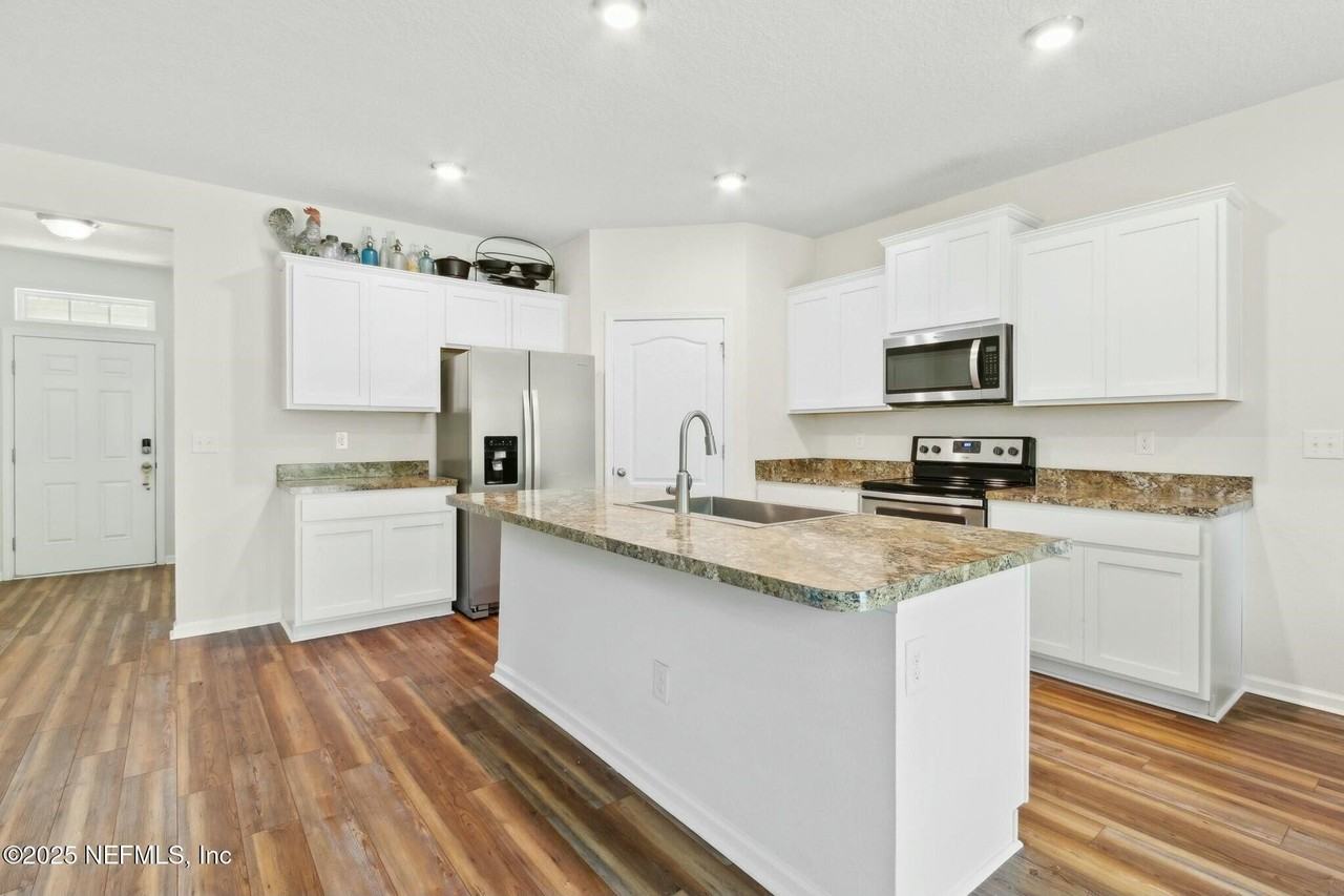 254 Seville Pkwy - Photo 6 of 50