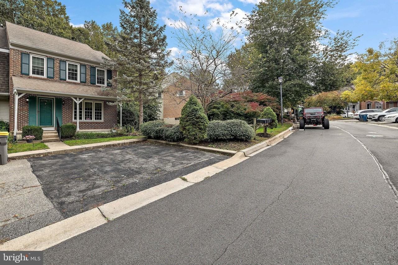 839 Stockbridge Dr - Photo 2 of 21