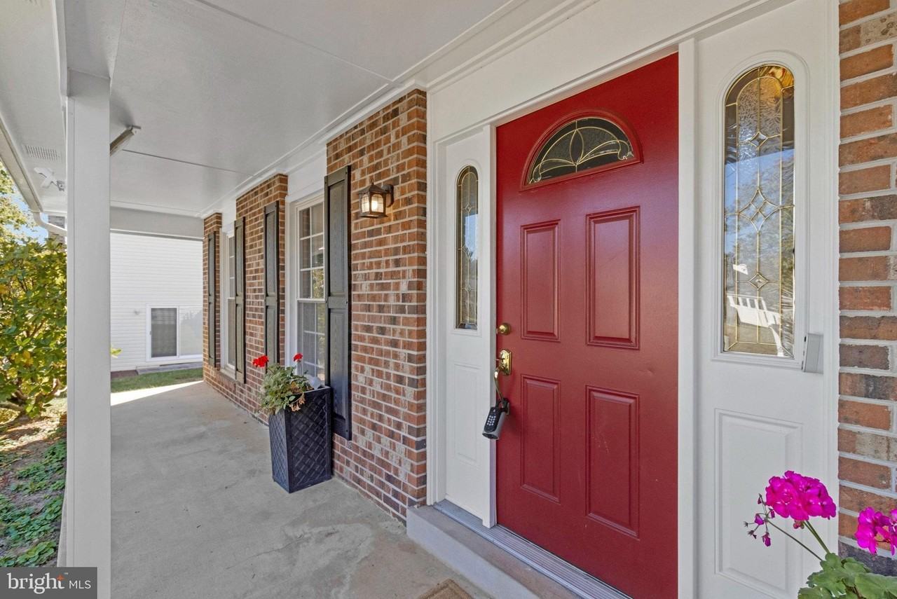 7512 Epsilon Dr - Photo 4 of 31