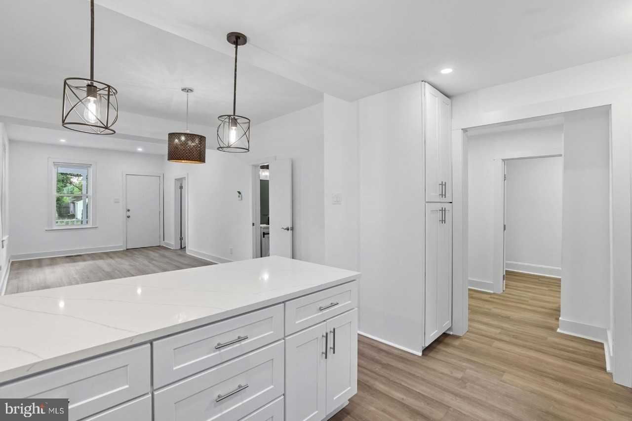 3802 Parkwood St - Photo 7 of 21