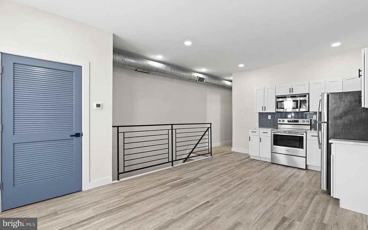 6030 Sansom St - Photo 3 of 16