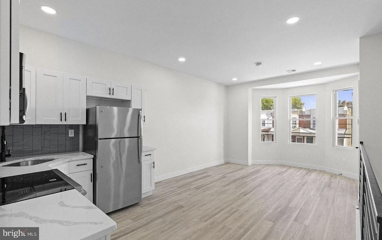 6030 Sansom St - Photo 4 of 16