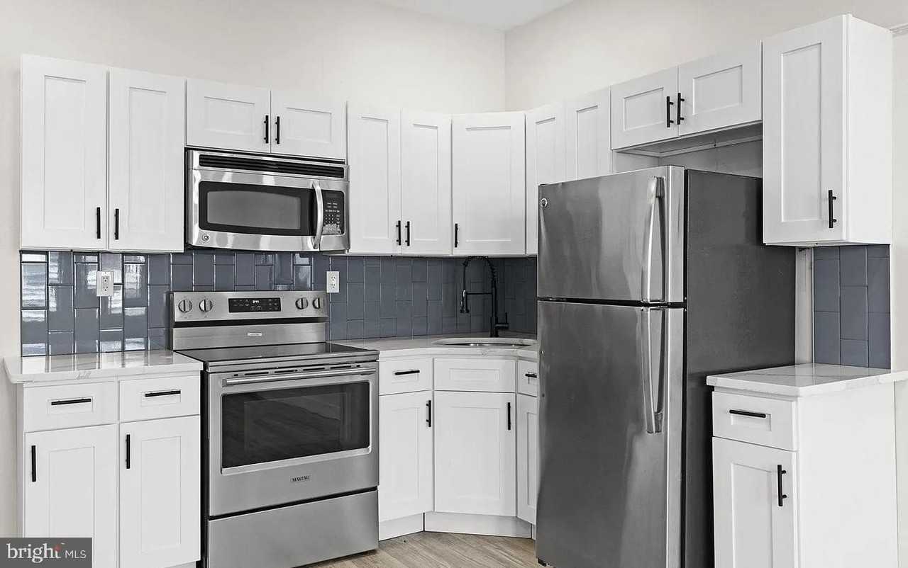 6030 Sansom St - Photo 5 of 16