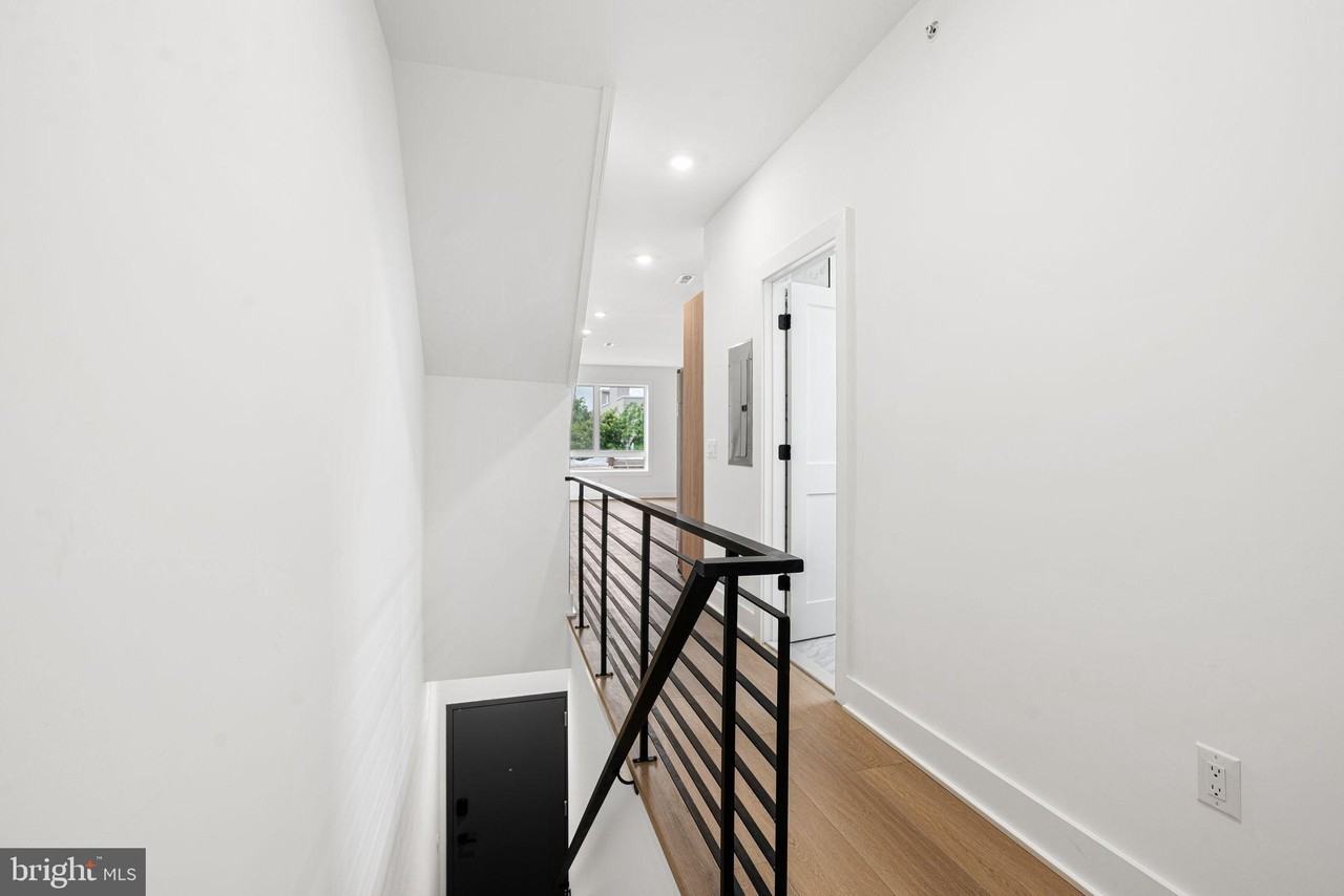 1947 N Marshall St Unit 3 #3 - Photo 5 of 18