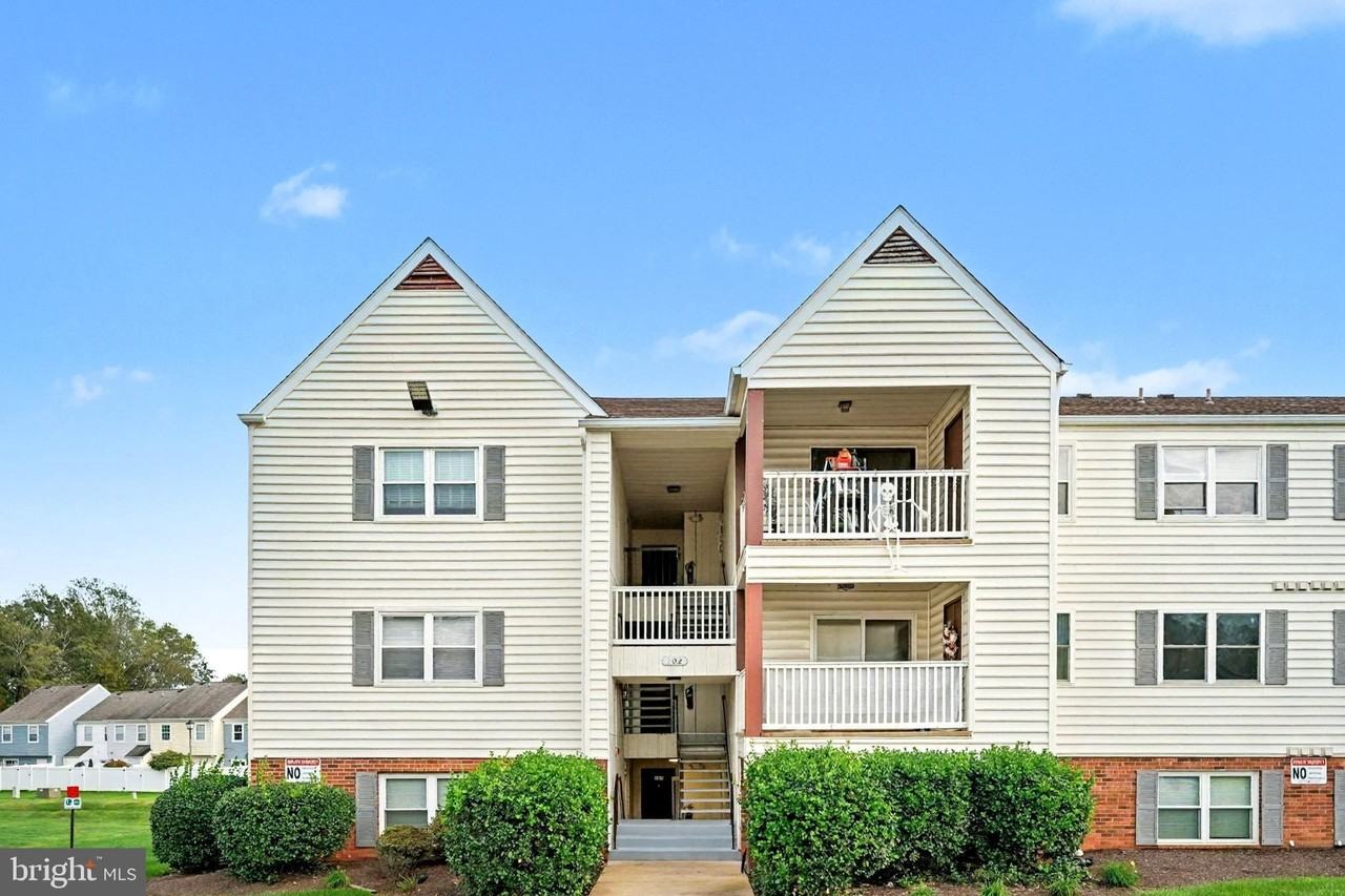 102 Chesterfield Ln Apt 303 #303 - Photo 5 of 31