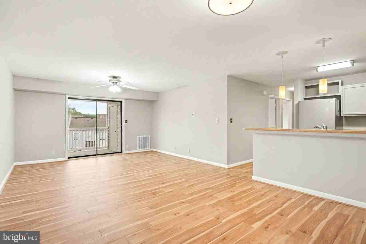 102 Chesterfield Ln Apt 303 #303 - Photo 7 of 31