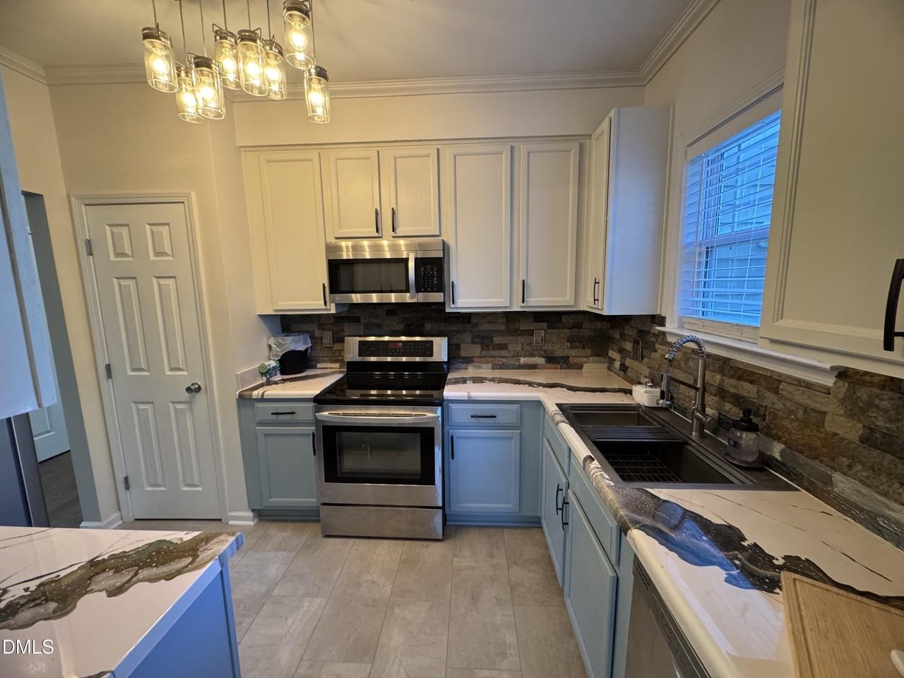 4008 Landover Lane - Photo 3 of 19