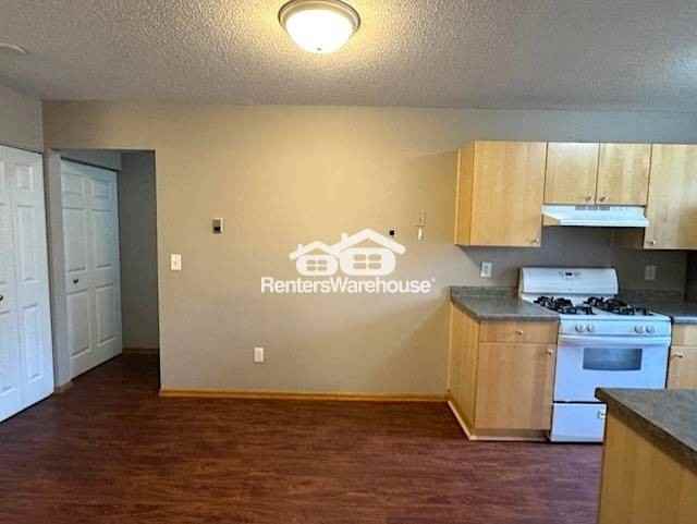 10840 Rockford Rd #203 - Photo 4 of 16