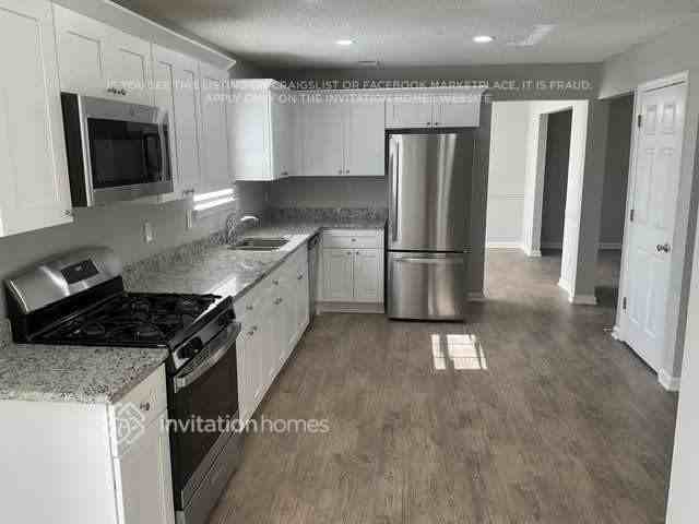 685 Meadows Ln - Photo 5 of 13