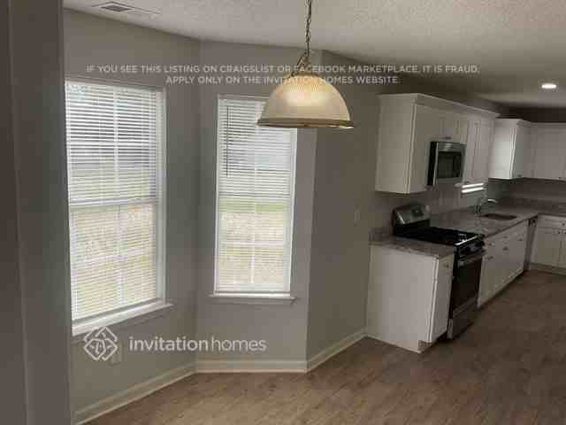 685 Meadows Ln - Photo 6 of 13