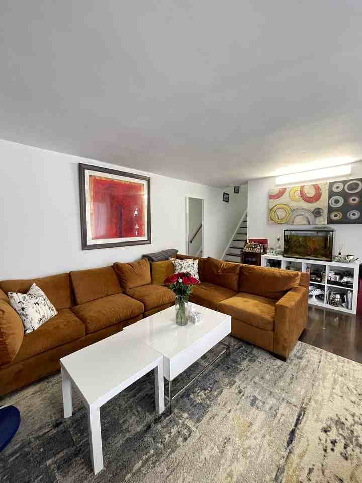 London Green Ct & Driftwood Ave - Photo 7 of 15