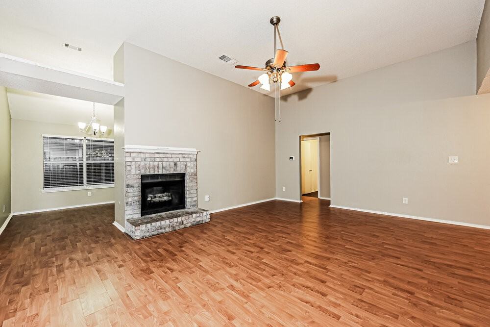 208 Vines Dr - Photo 3 of 16