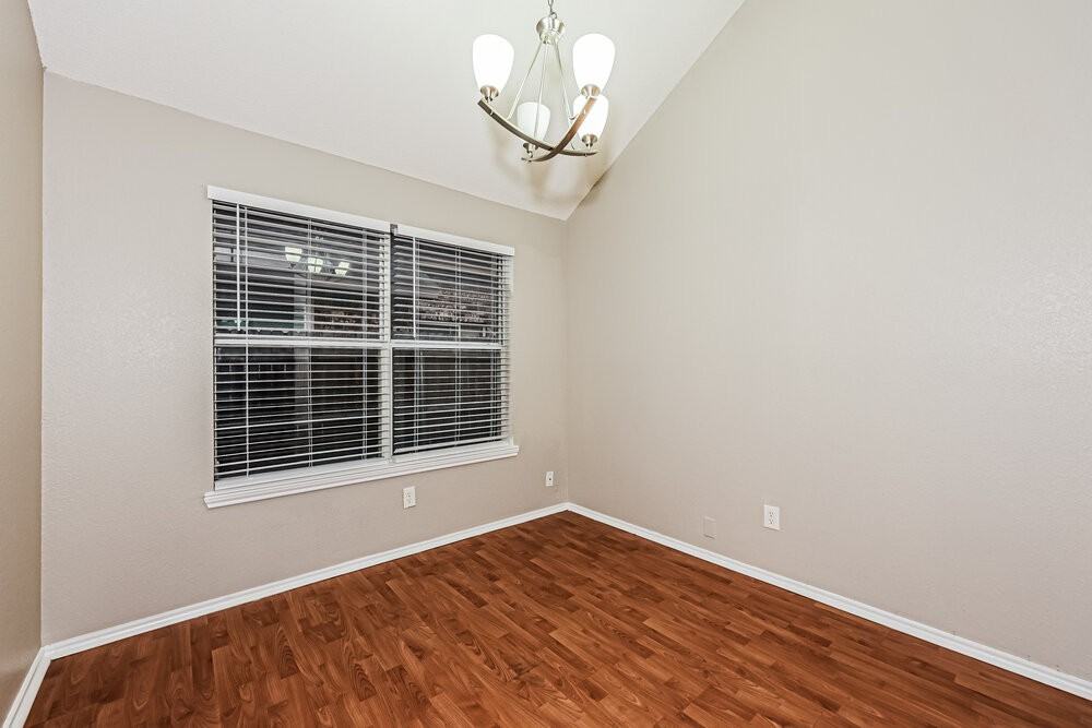 208 Vines Dr - Photo 5 of 16