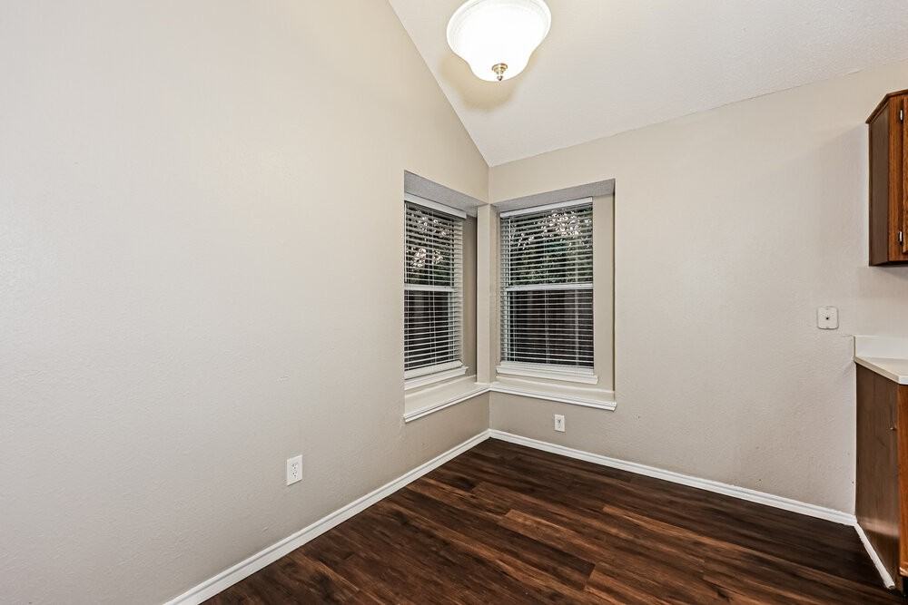 208 Vines Dr - Photo 6 of 16