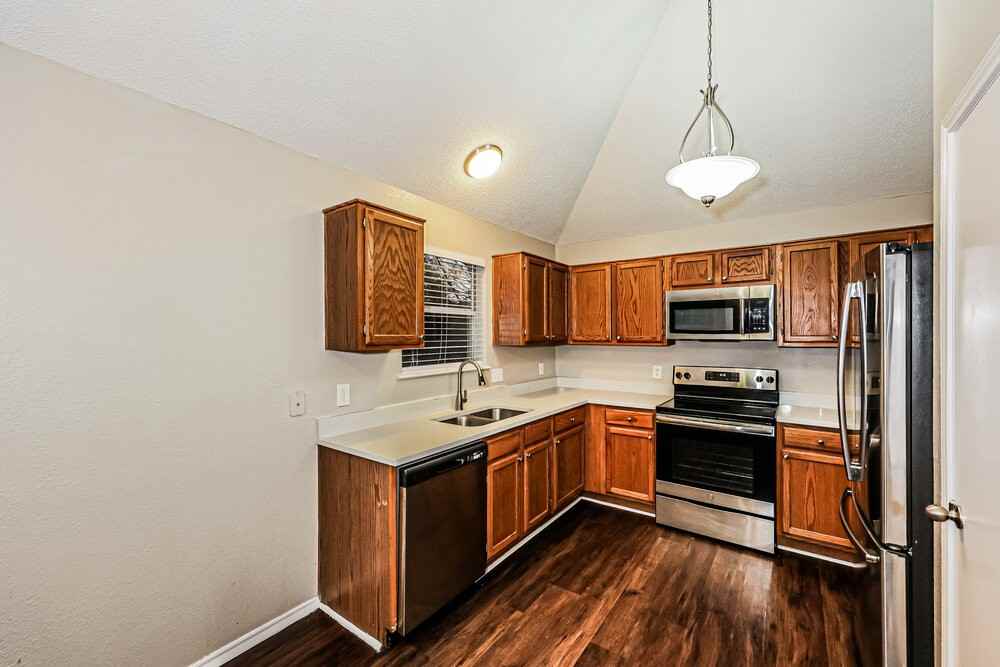 208 Vines Dr - Photo 7 of 16