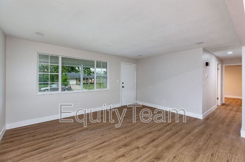 722 Castro Ln - Photo 7 of 28