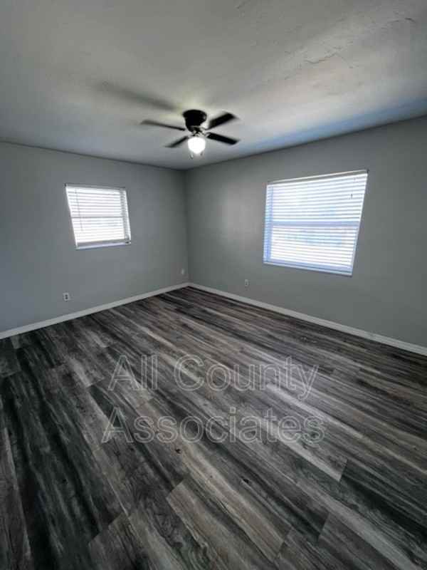 7154 Holiday Dr - Photo 3 of 22