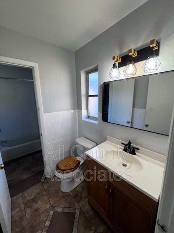 7154 Holiday Dr - Photo 6 of 22