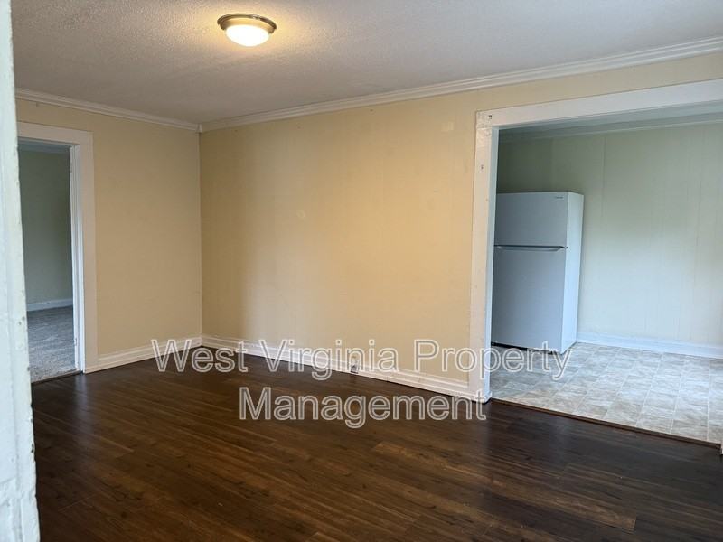 204 7th St - Photo 3 of 18