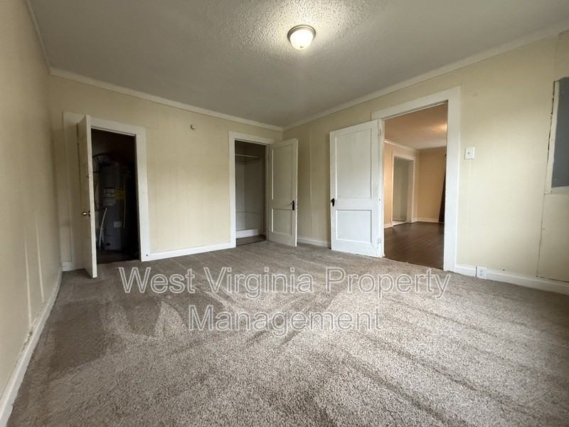 204 7th St - Photo 4 of 18