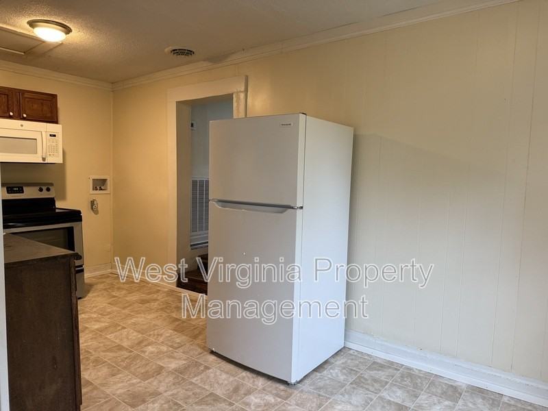 204 7th St - Photo 5 of 18