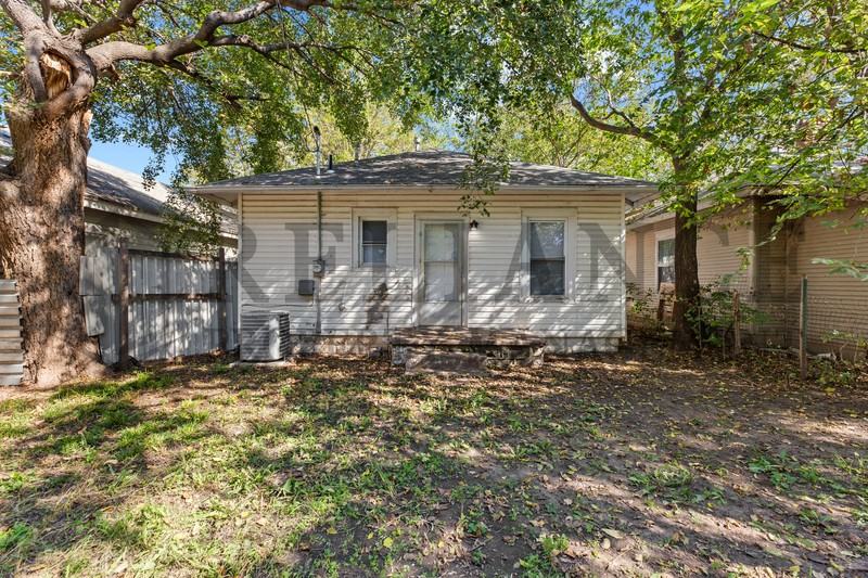 251 N Millwood St - Photo 3 of 16