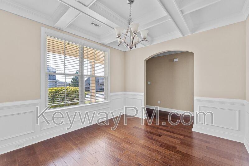 261 Crown Heights Way - Photo 3 of 28