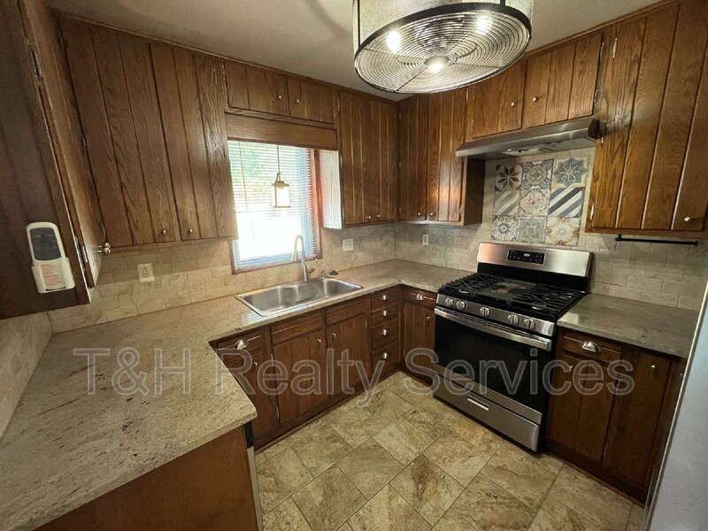 6524 Lowell Ave - Photo 7 of 24