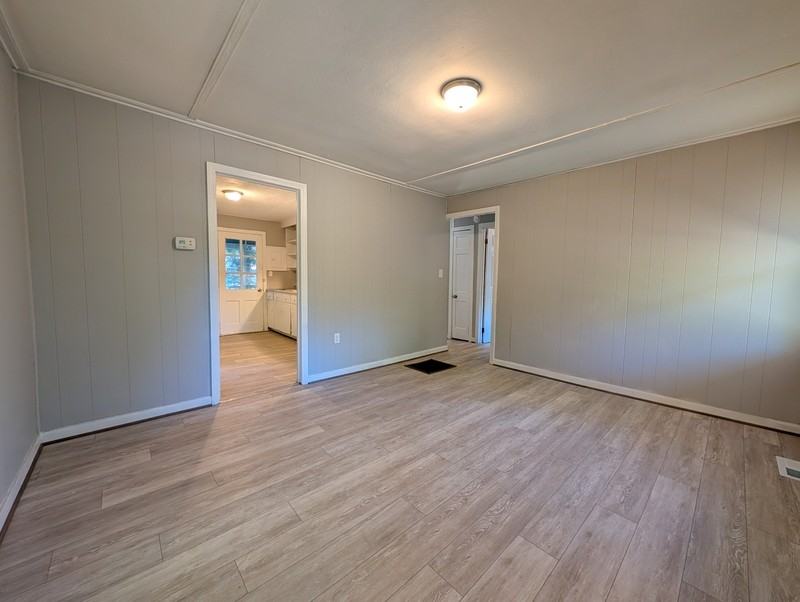 304 Bay St - Photo 2 of 12