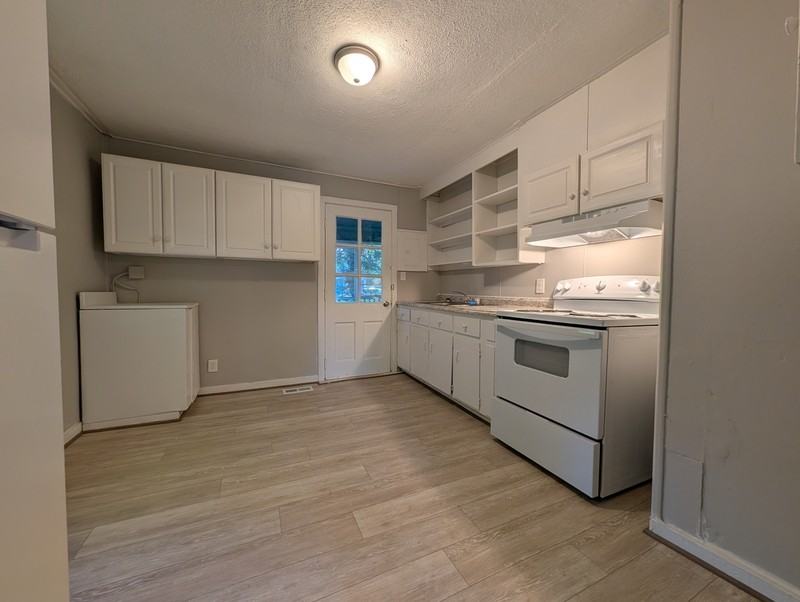 304 Bay St - Photo 3 of 12