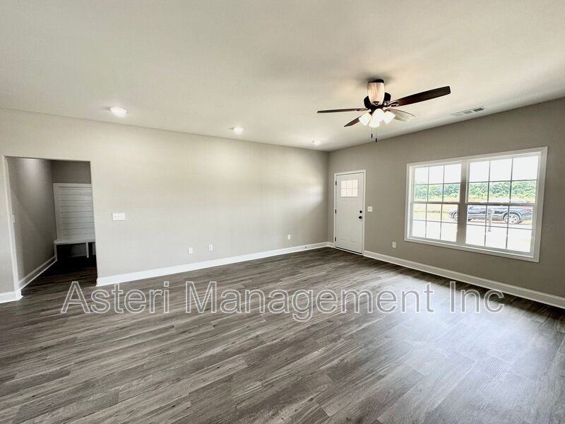 235 Beau Claire Cir - Photo 3 of 28