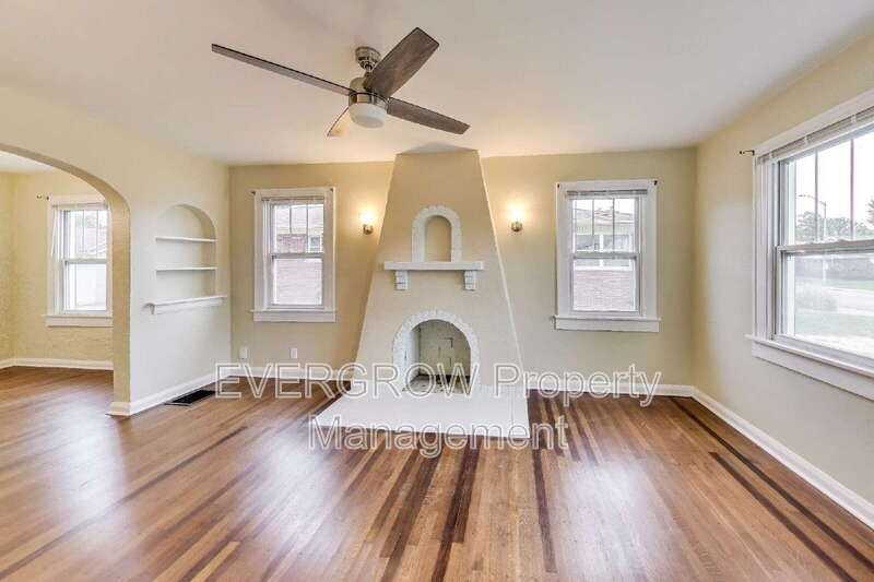 5244 E 10th St - Photo 7 of 33