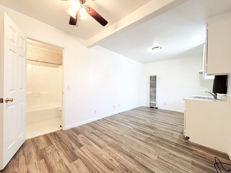 950 Clela Ave - Photo 6 of 13