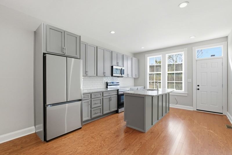 2215 E Biddle St - Photo 4 of 18