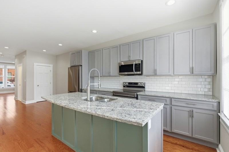 2215 E Biddle St - Photo 5 of 18