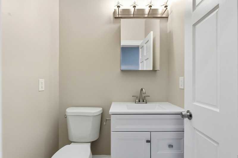 2215 E Biddle St - Photo 7 of 18