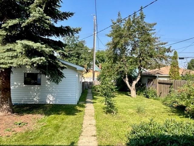 11154 52 Street Northwest - Photo 3 of 15