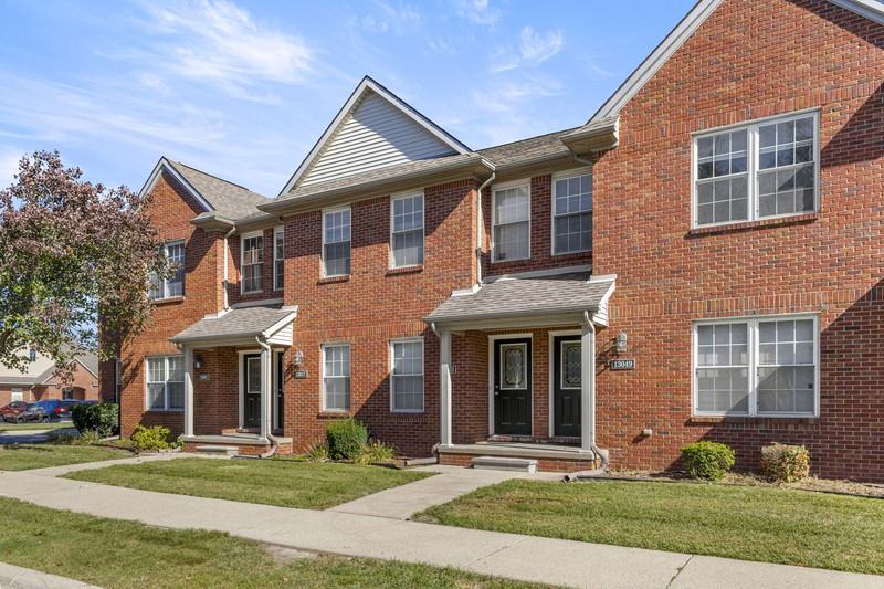 13033 Turnberry Ct - Photo 2 of 43