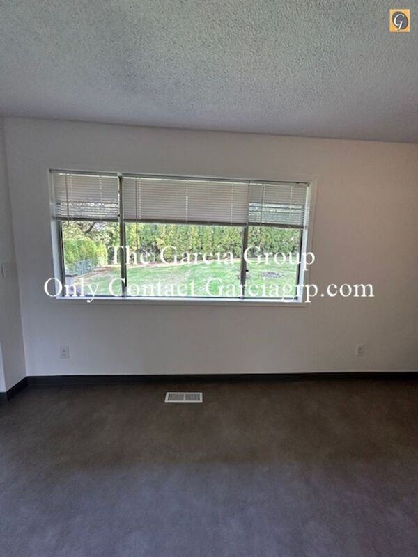 17050 Southeast Gurnee Avenue - Photo 5 of 31