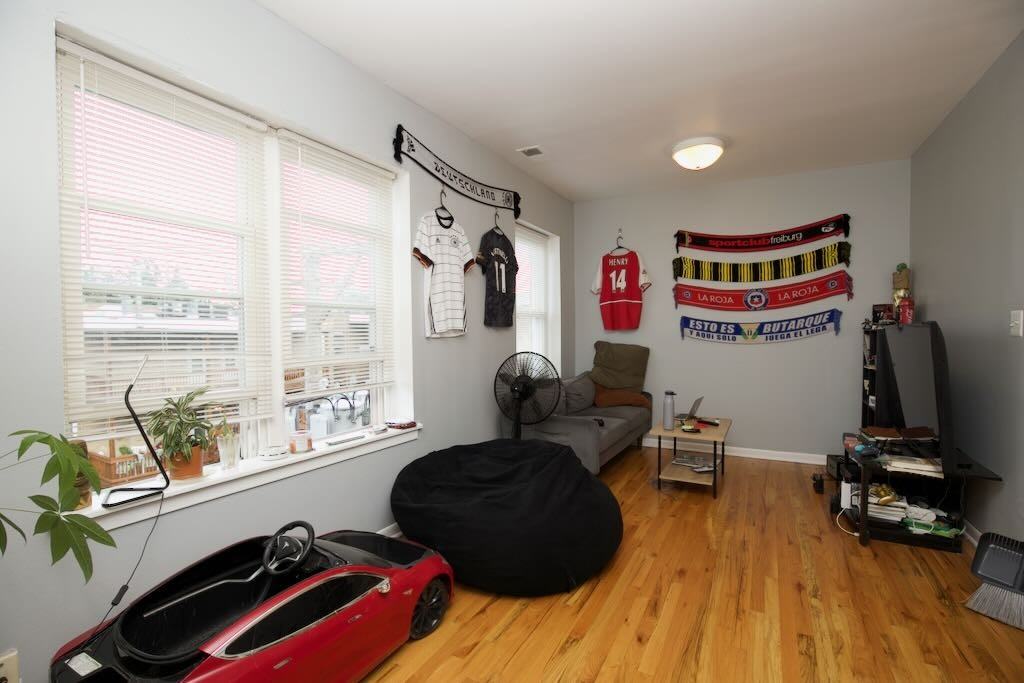 4511 N Malden St #3B - Photo 3 of 21