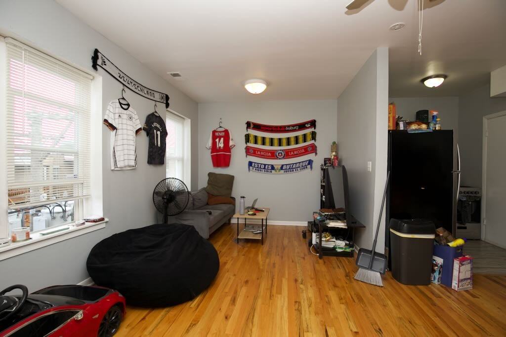 4511 N Malden St #3B - Photo 4 of 21